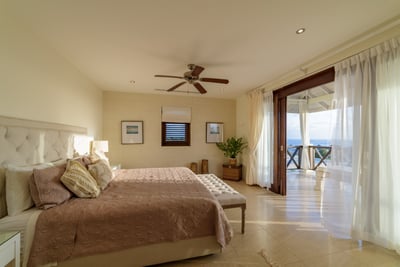 Luxury Villa Photo #15