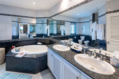 Luxury Villa Photo #8