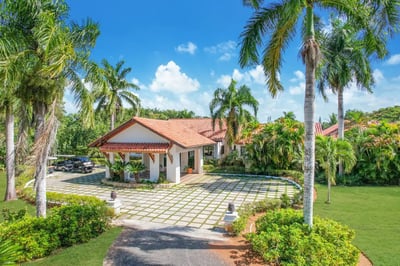 Luxury Villa Photo #39