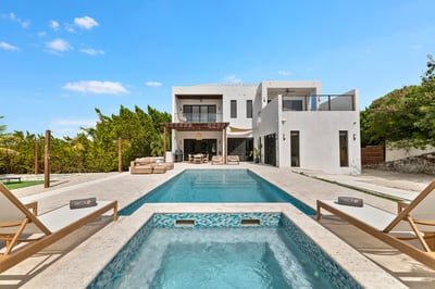 Luxury Villa Photo #2