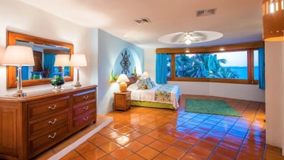 Luxury Villa Photo #31