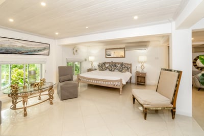 Luxury Villa Photo #23