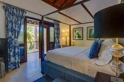 Luxury Villa Photo #28