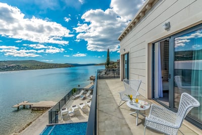 Luxury Villa Photo #16