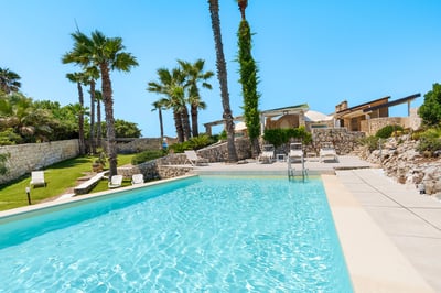 Luxury Villa Photo #12