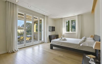 Luxury Villa Photo #30