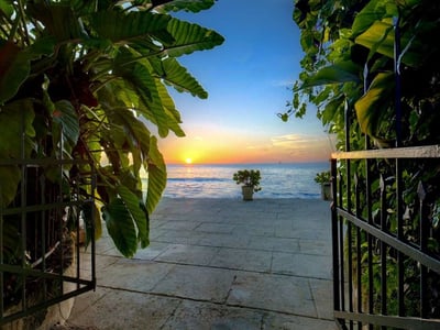 Luxury Villa Photo #3