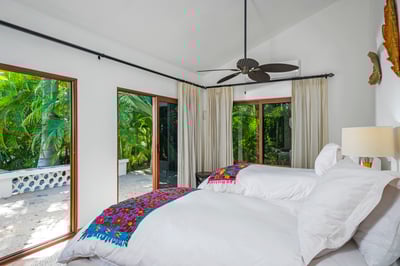 Luxury Villa Photo #30