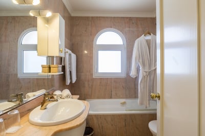 Luxury Villa Photo #24