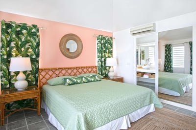 Luxury Villa Photo #18