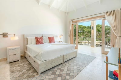 Luxury Villa Photo #32