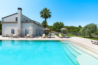 Luxury Villa Photo #3