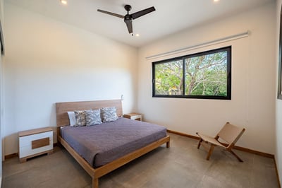 Main House – Suite 3: King Bed, AC & Closet