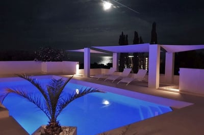 Luxury Villa Photo #3