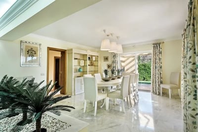 Luxury Villa Photo #15
