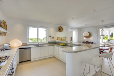 Luxury Villa Photo #17