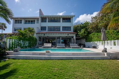 Luxury Villa Photo #3