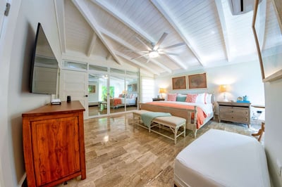 Luxury Villa Photo #22