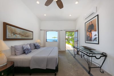 Luxury Villa Photo #46