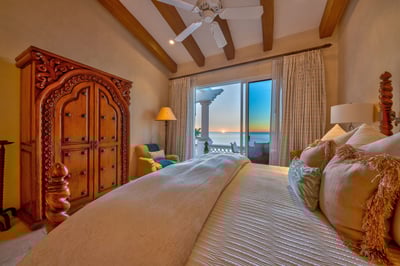 Luxury Villa Photo #37