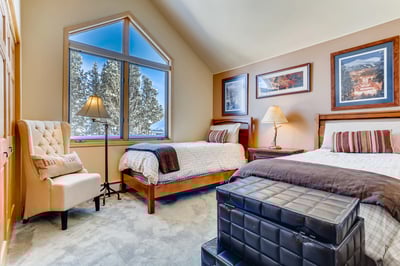 Twin bed room on upper level
