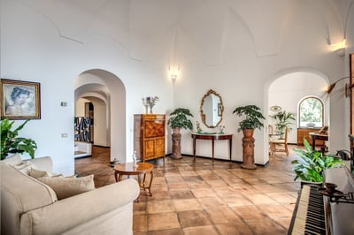 Luxury Villa Photo #15
