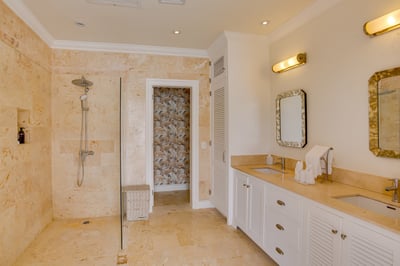 Luxury Villa Photo #52