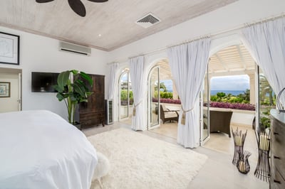 Luxury Villa Photo #29