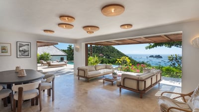 Luxury Villa Photo #24