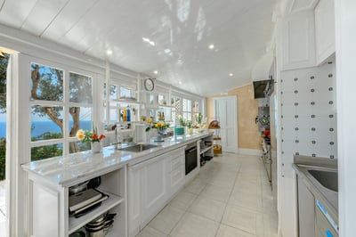 Luxury Villa Photo #30