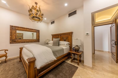 Luxury Villa Photo #47