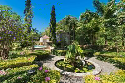 Luxury Villa Photo #3