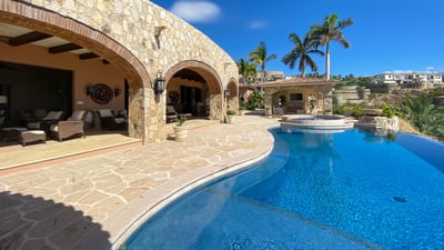 Luxury Villa Photo #5