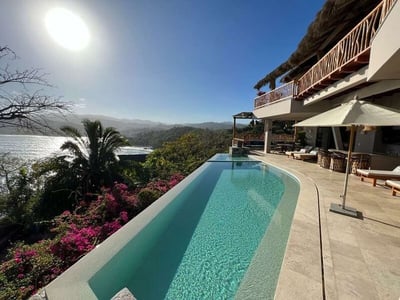 Luxury Villa Photo #2