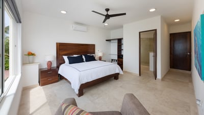 Luxury Villa Photo #18