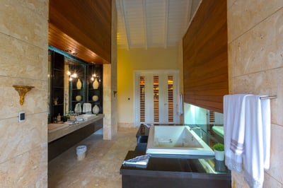 Luxury Villa Photo #39