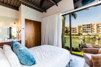 Luxury Villa Photo #12