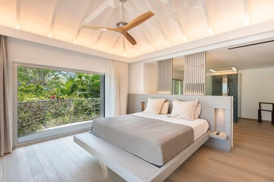 Luxury Villa Photo #24