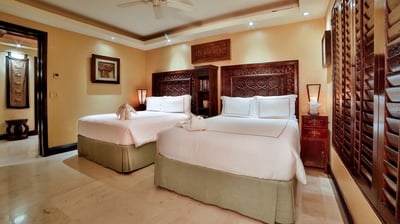 Luxury Villa Photo #18