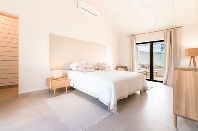 Luxury Villa Photo #21