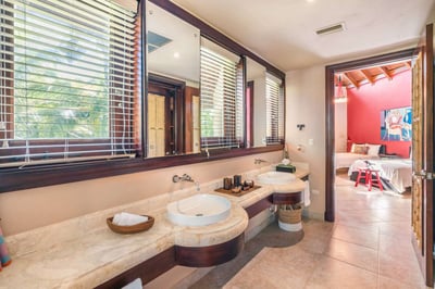 Luxury Villa Photo #30