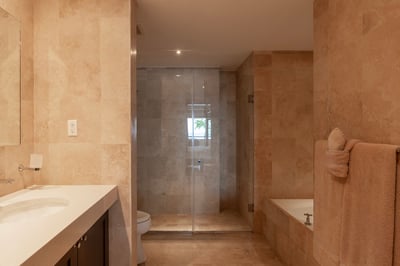 Luxury Villa Photo #15