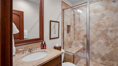 King ensuite on lower level