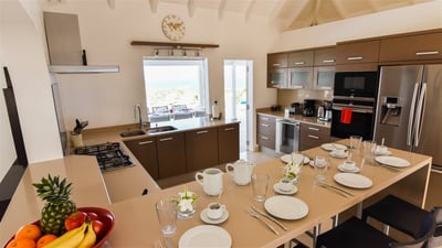 Dining Area & Kitchen