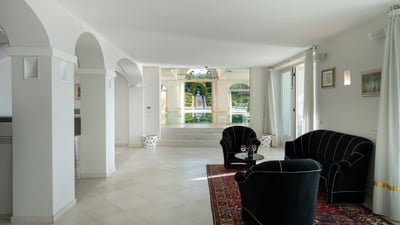 Luxury Villa Photo #25