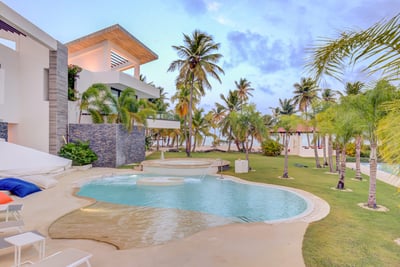 Luxury Villa Photo #7