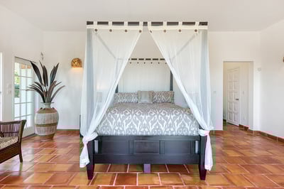 Luxury Villa Photo #29