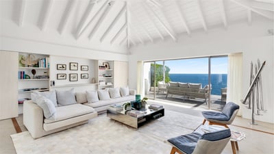 Living Area Villa  2: Magnificent living room in the villa 2 with stunning ocean views, HD-TV, Dish 