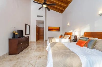 Luxury Villa Photo #52