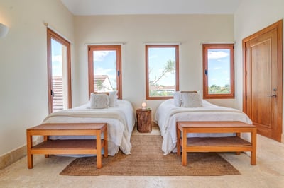 Luxury Villa Photo #24